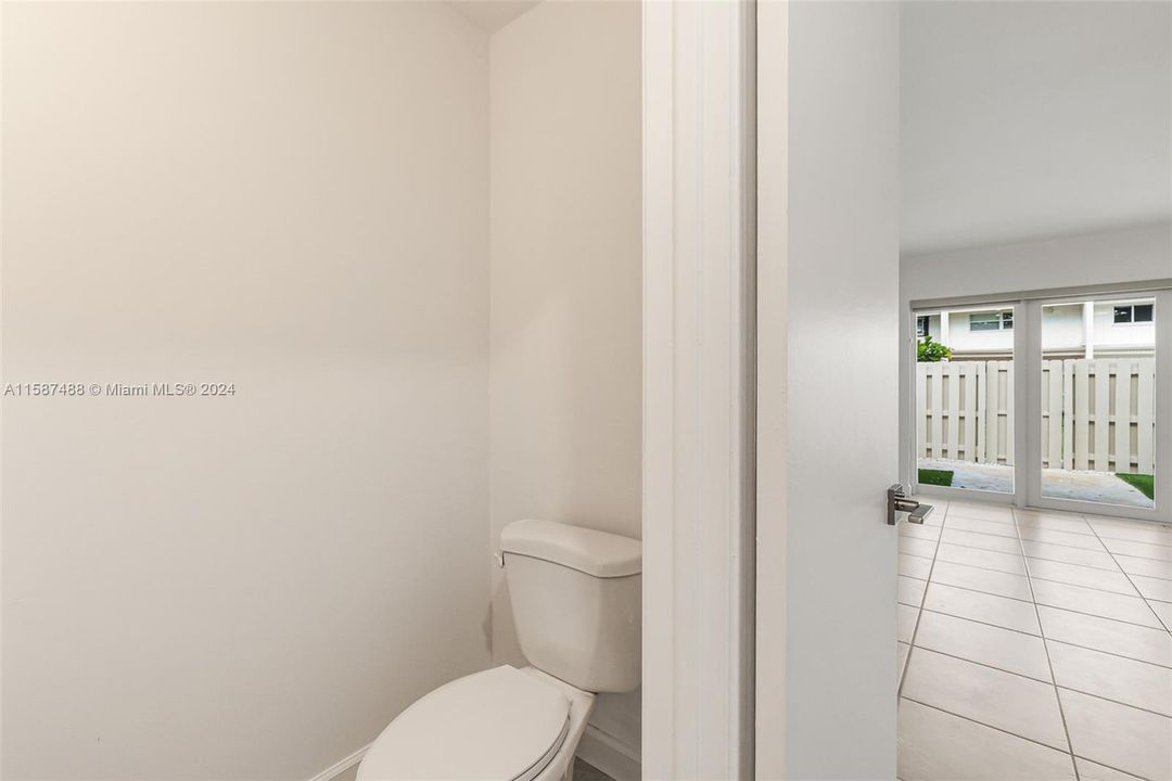 最近租的: $3,000 (2 贝兹, 2 浴室, 1282 平方英尺)