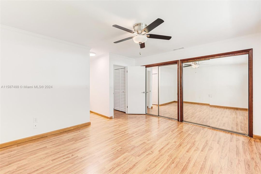 Active With Contract: $3,000 (2 beds, 2 baths, 1282 Square Feet)