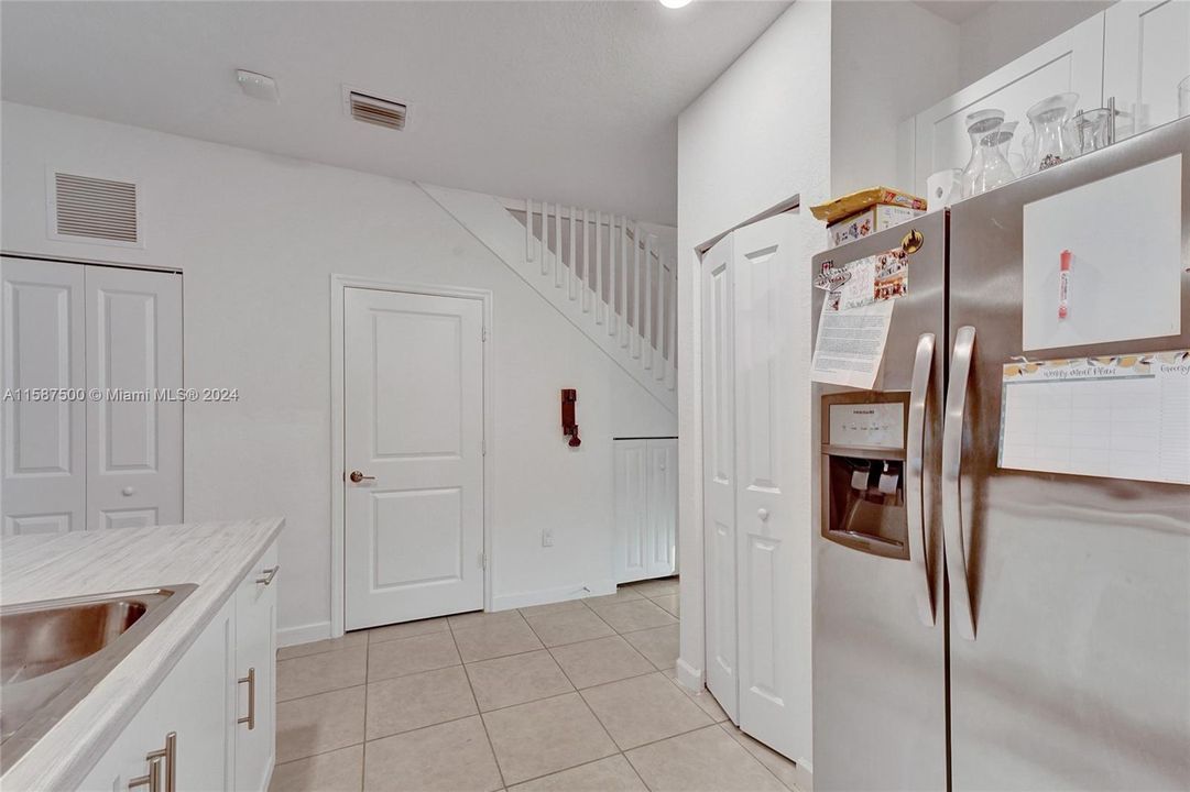 Active With Contract: $2,400 (3 beds, 2 baths, 1393 Square Feet)