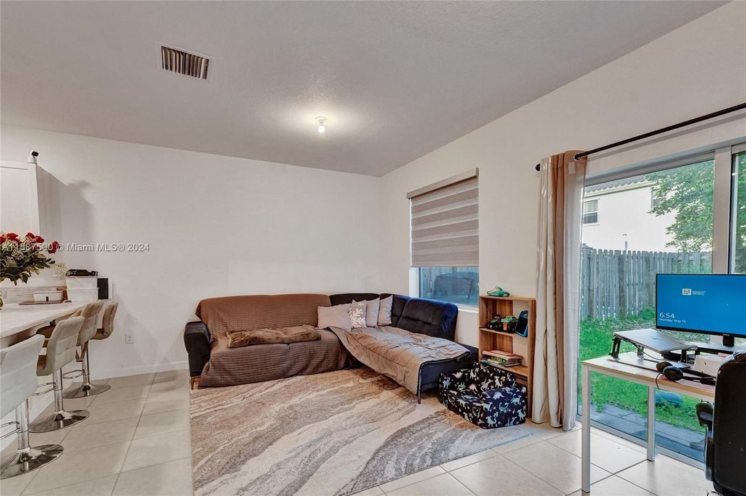 Active With Contract: $2,400 (3 beds, 2 baths, 1393 Square Feet)