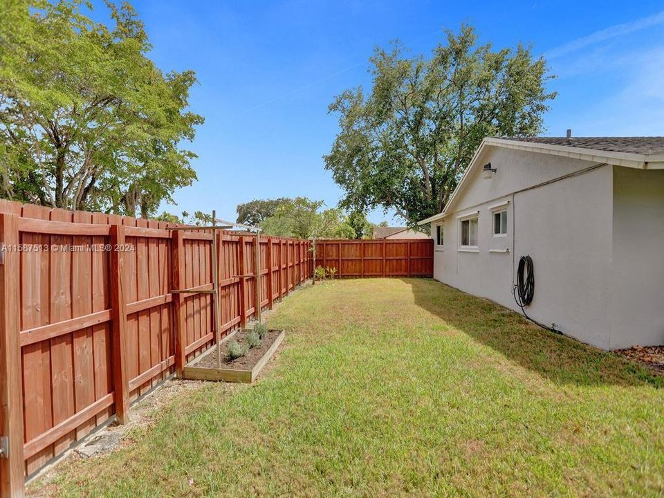 Active With Contract: $749,900 (4 beds, 2 baths, 1833 Square Feet)