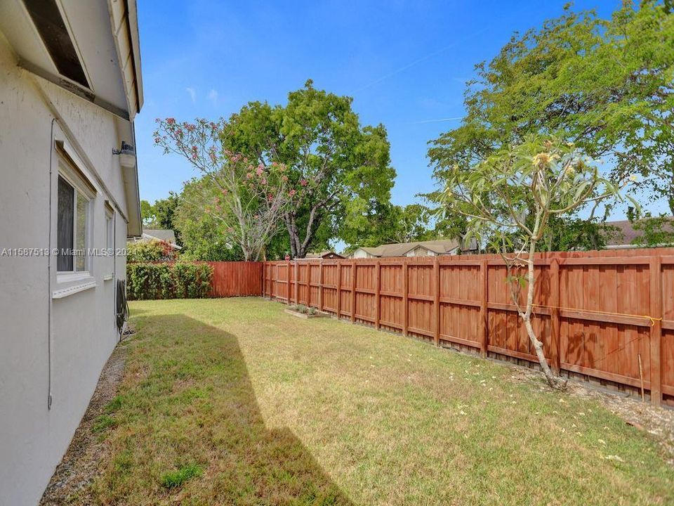 Active With Contract: $749,900 (4 beds, 2 baths, 1833 Square Feet)