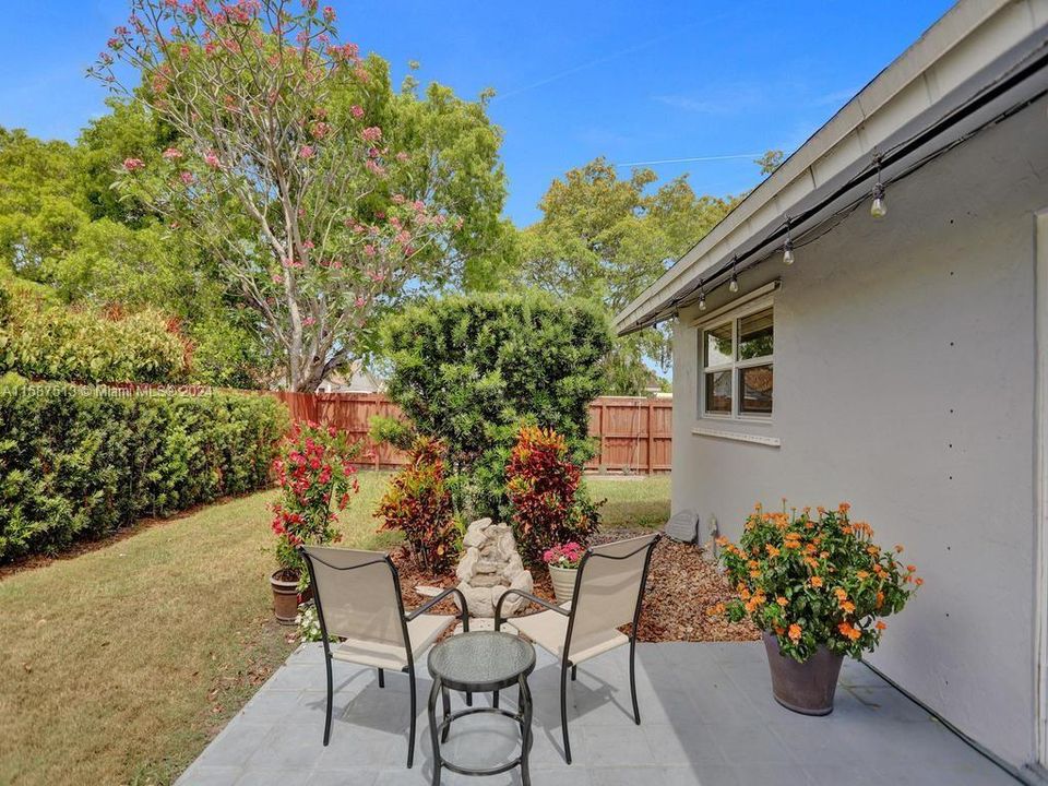 Active With Contract: $749,900 (4 beds, 2 baths, 1833 Square Feet)