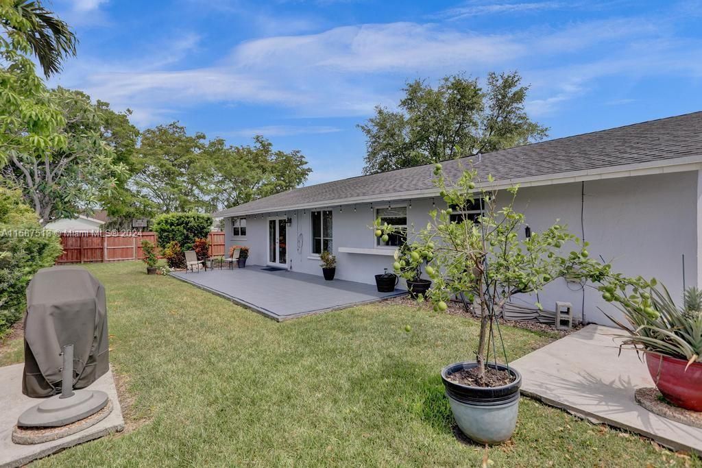 Active With Contract: $749,900 (4 beds, 2 baths, 1833 Square Feet)