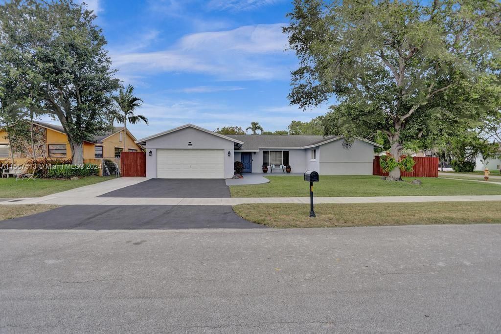 Active With Contract: $749,900 (4 beds, 2 baths, 1833 Square Feet)