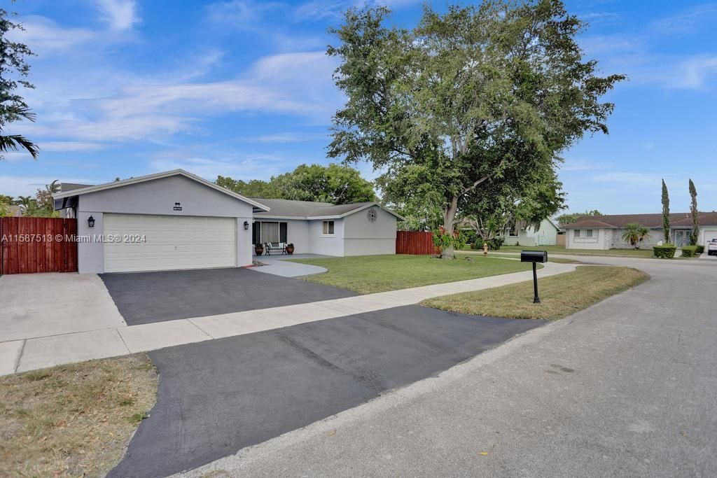 Active With Contract: $749,900 (4 beds, 2 baths, 1833 Square Feet)