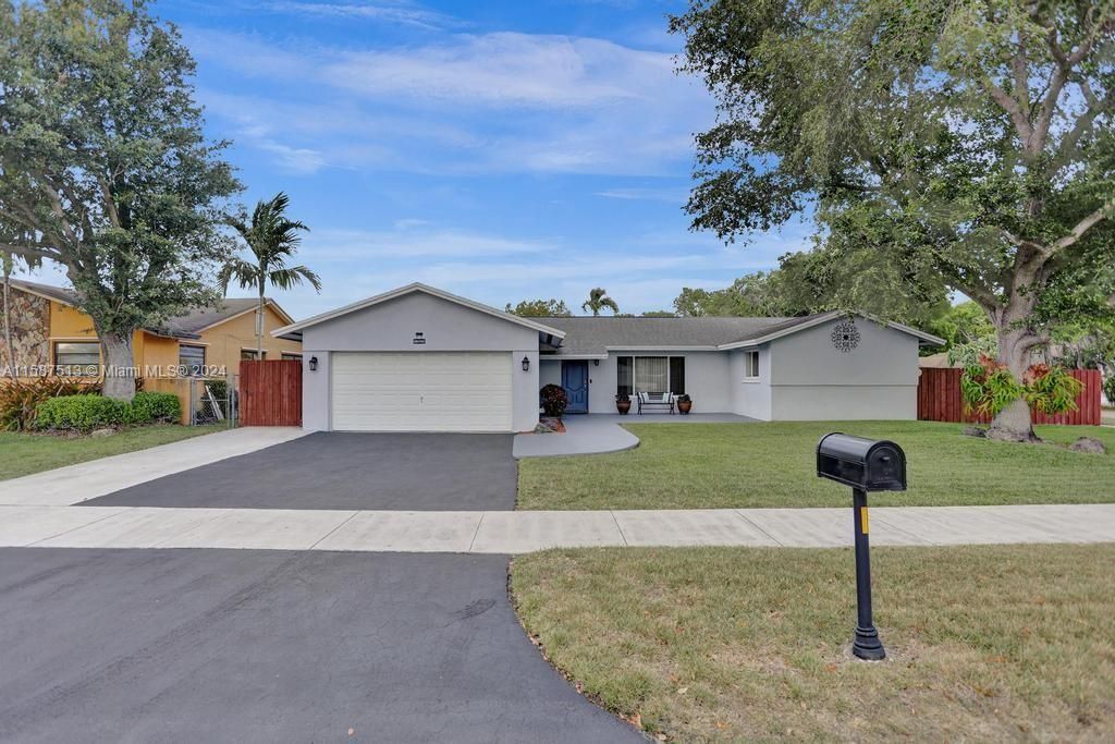 Active With Contract: $749,900 (4 beds, 2 baths, 1833 Square Feet)