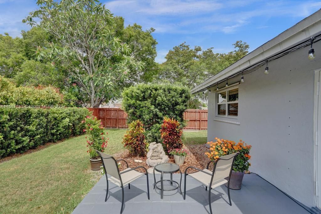 Active With Contract: $749,900 (4 beds, 2 baths, 1833 Square Feet)