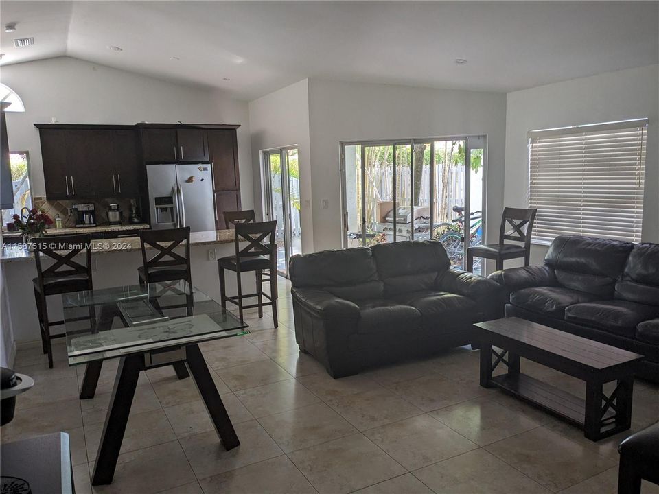 Active With Contract: $3,500 (3 beds, 2 baths, 1315 Square Feet)