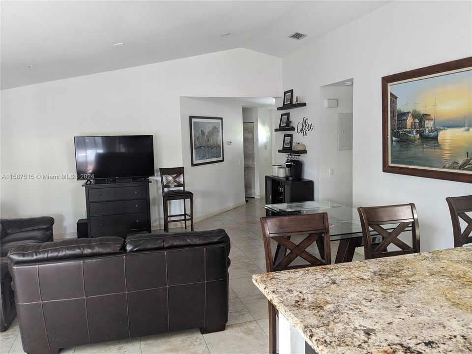 Active With Contract: $3,500 (3 beds, 2 baths, 1315 Square Feet)