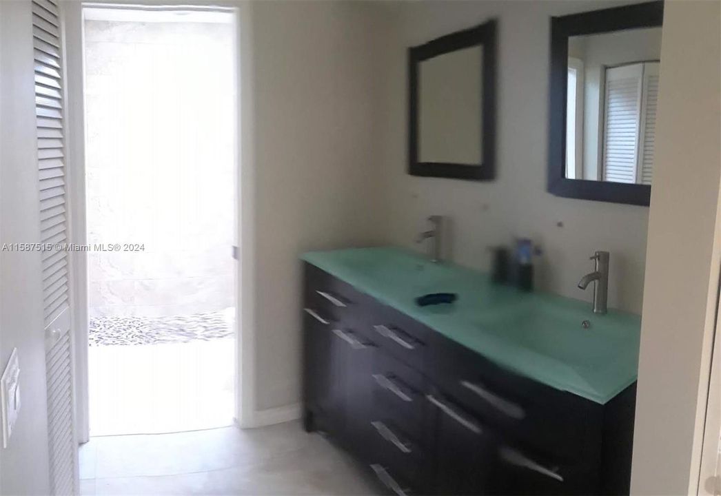 For Rent: $3,500 (3 beds, 2 baths, 1315 Square Feet)