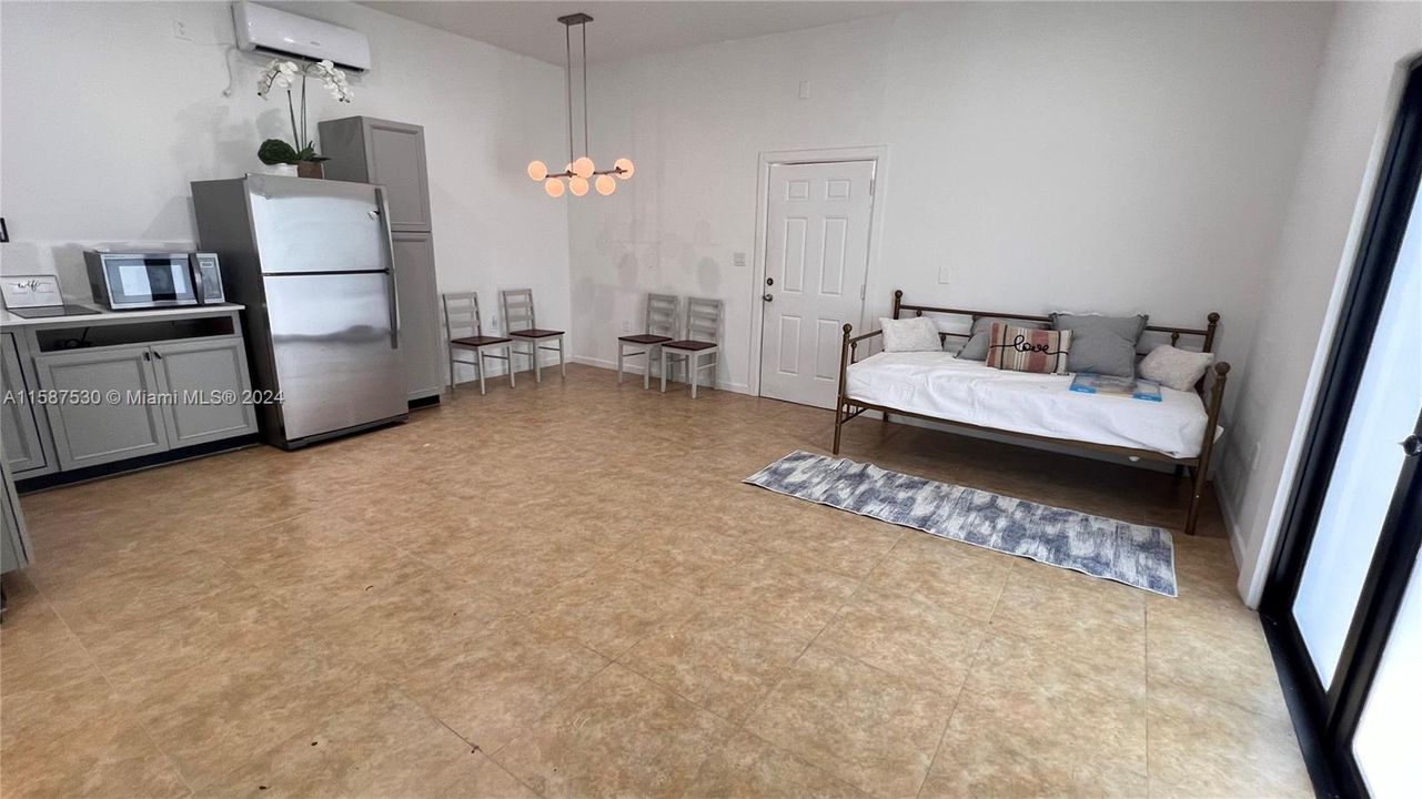 Recently Rented: $1,800 (1 beds, 1 baths, 3712 Square Feet)