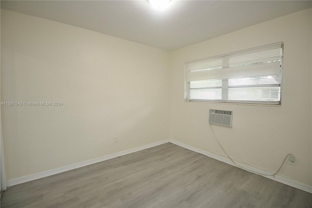 Active With Contract: $1,500 (1 beds, 1 baths, 5580 Square Feet)