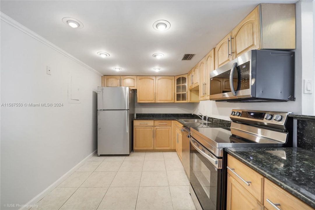 Recently Sold: $465,000 (2 beds, 2 baths, 1085 Square Feet)