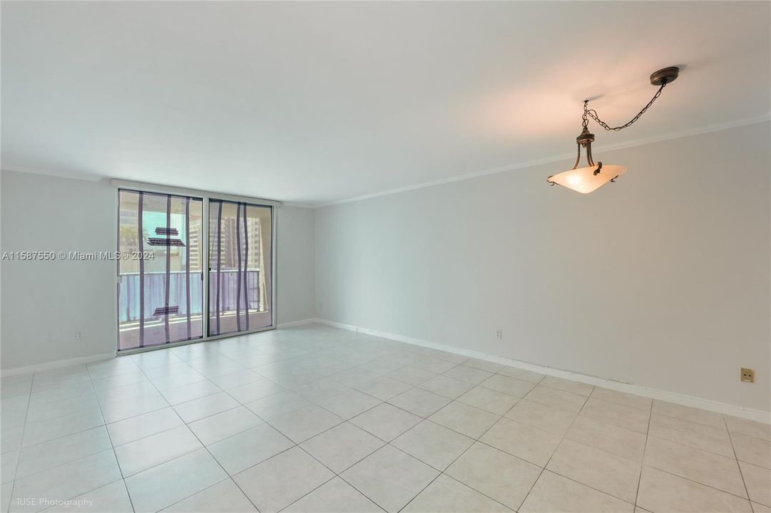 Recently Sold: $465,000 (2 beds, 2 baths, 1085 Square Feet)