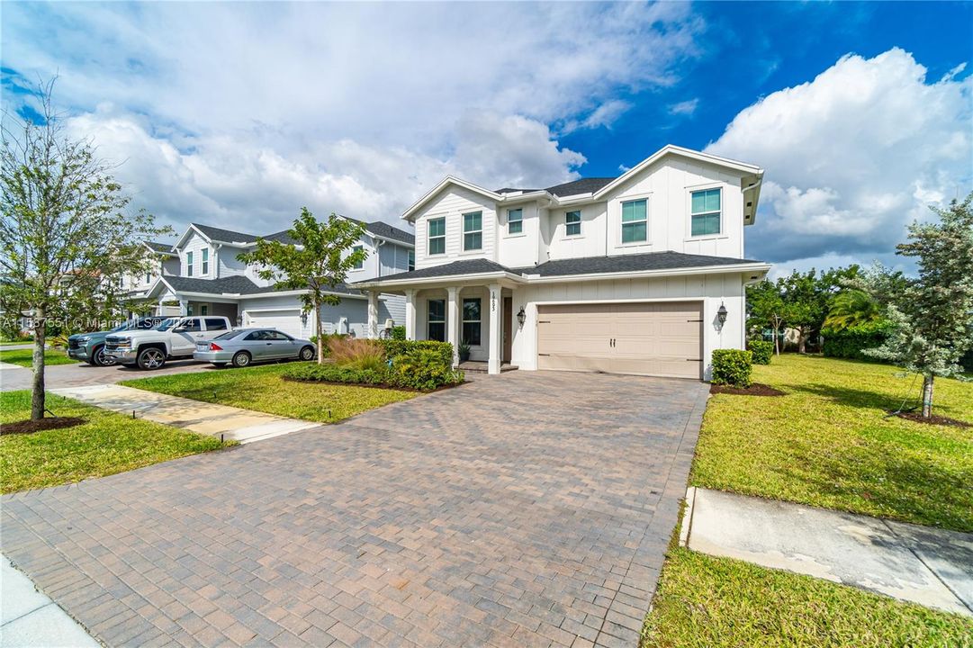 Recently Sold: $629,000 (4 beds, 2 baths, 2384 Square Feet)