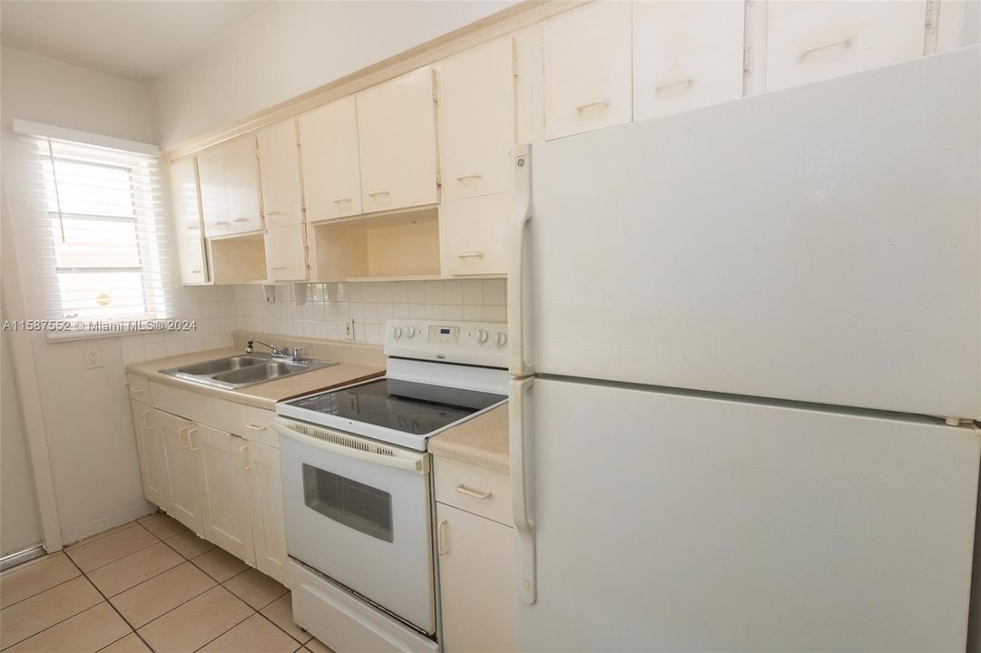 For Rent: $1,450 (1 beds, 1 baths, 5580 Square Feet)