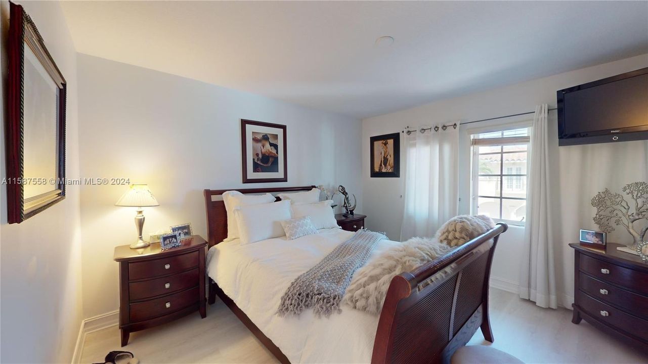 For Sale: $1,595,000 (3 beds, 2 baths, 2412 Square Feet)