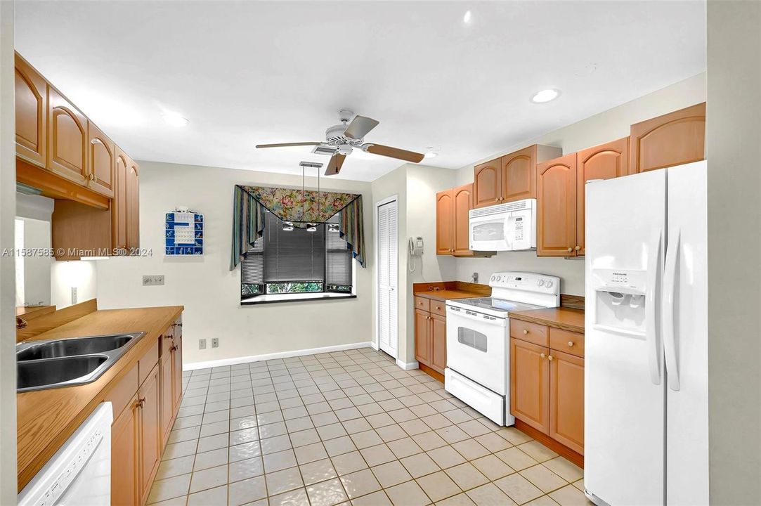 For Sale: $429,000 (2 beds, 2 baths, 1627 Square Feet)