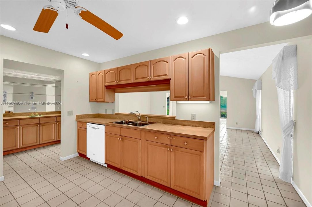 For Sale: $429,000 (2 beds, 2 baths, 1627 Square Feet)