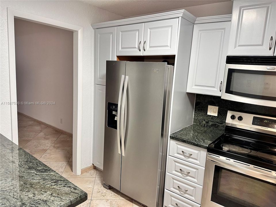 For Rent: $2,200 (2 beds, 2 baths, 1060 Square Feet)
