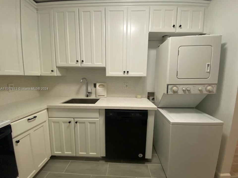 For Sale: $230,000 (2 beds, 2 baths, 1030 Square Feet)