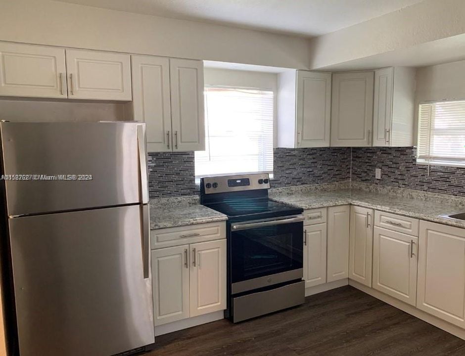 Recently Rented: $2,200 (2 beds, 1 baths, 1100 Square Feet)
