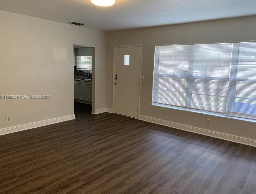 Recently Rented: $2,200 (2 beds, 1 baths, 1100 Square Feet)