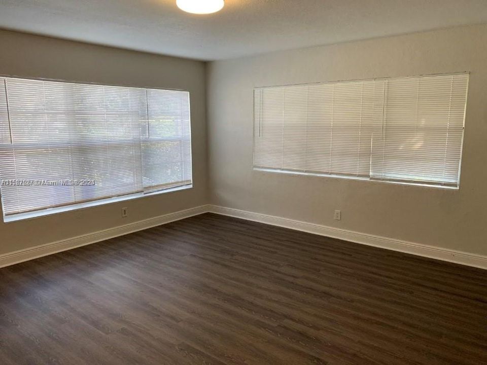 Recently Rented: $2,200 (2 beds, 1 baths, 1100 Square Feet)