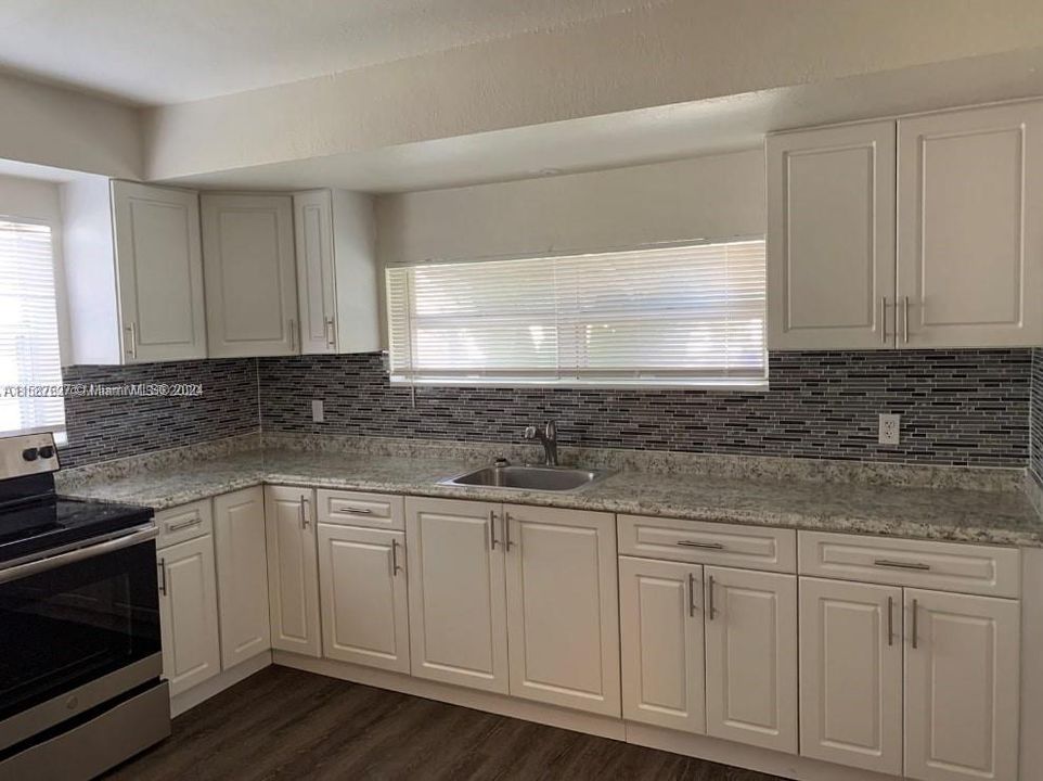 Recently Rented: $2,200 (2 beds, 1 baths, 1100 Square Feet)