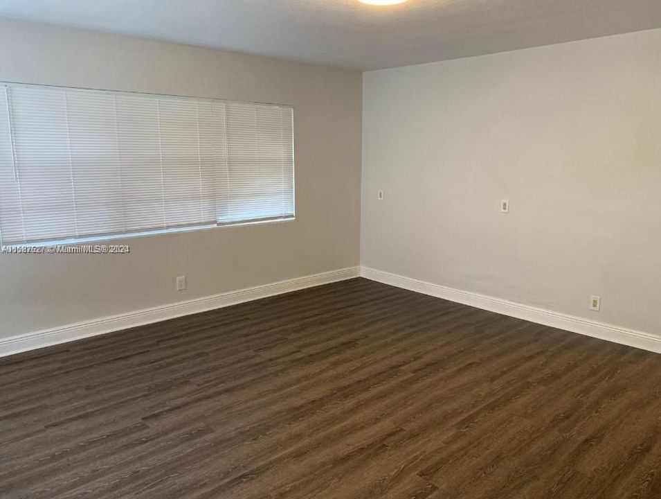 Recently Rented: $2,200 (2 beds, 1 baths, 1100 Square Feet)
