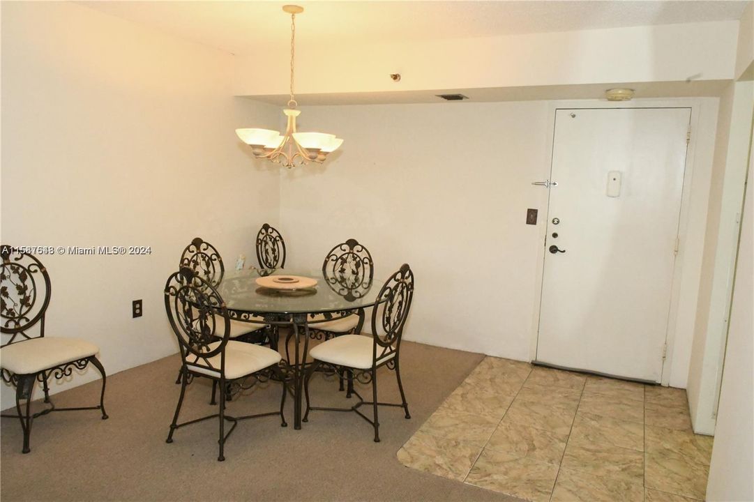For Sale: $169,000 (2 beds, 2 baths, 1100 Square Feet)
