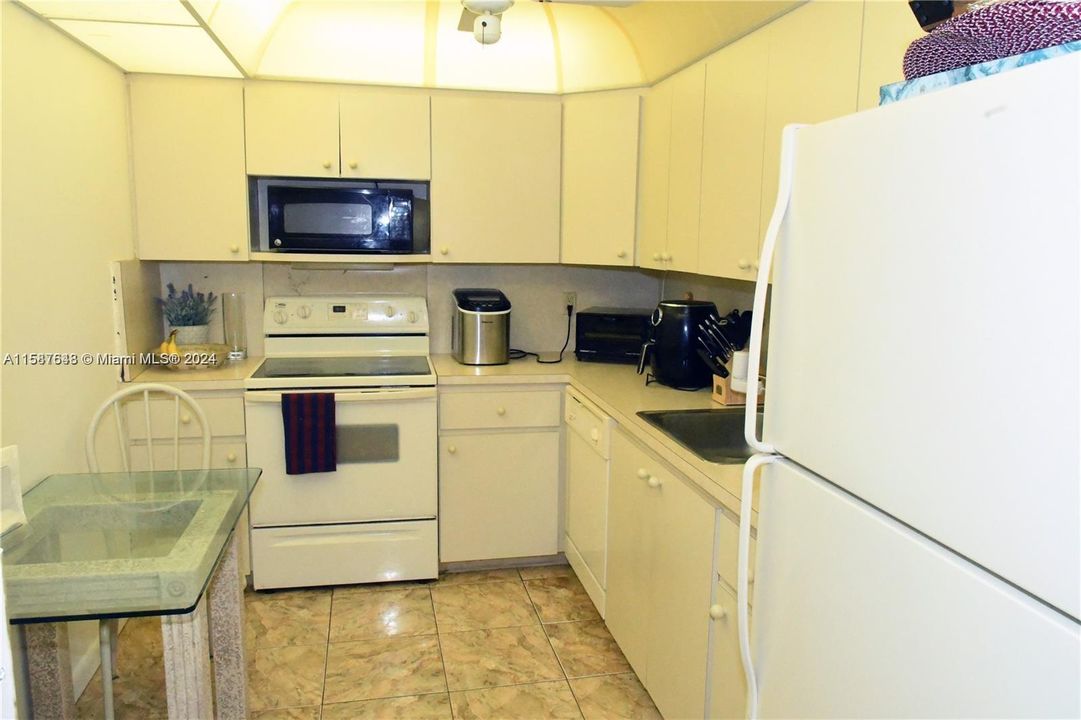 For Sale: $197,500 (2 beds, 2 baths, 1100 Square Feet)