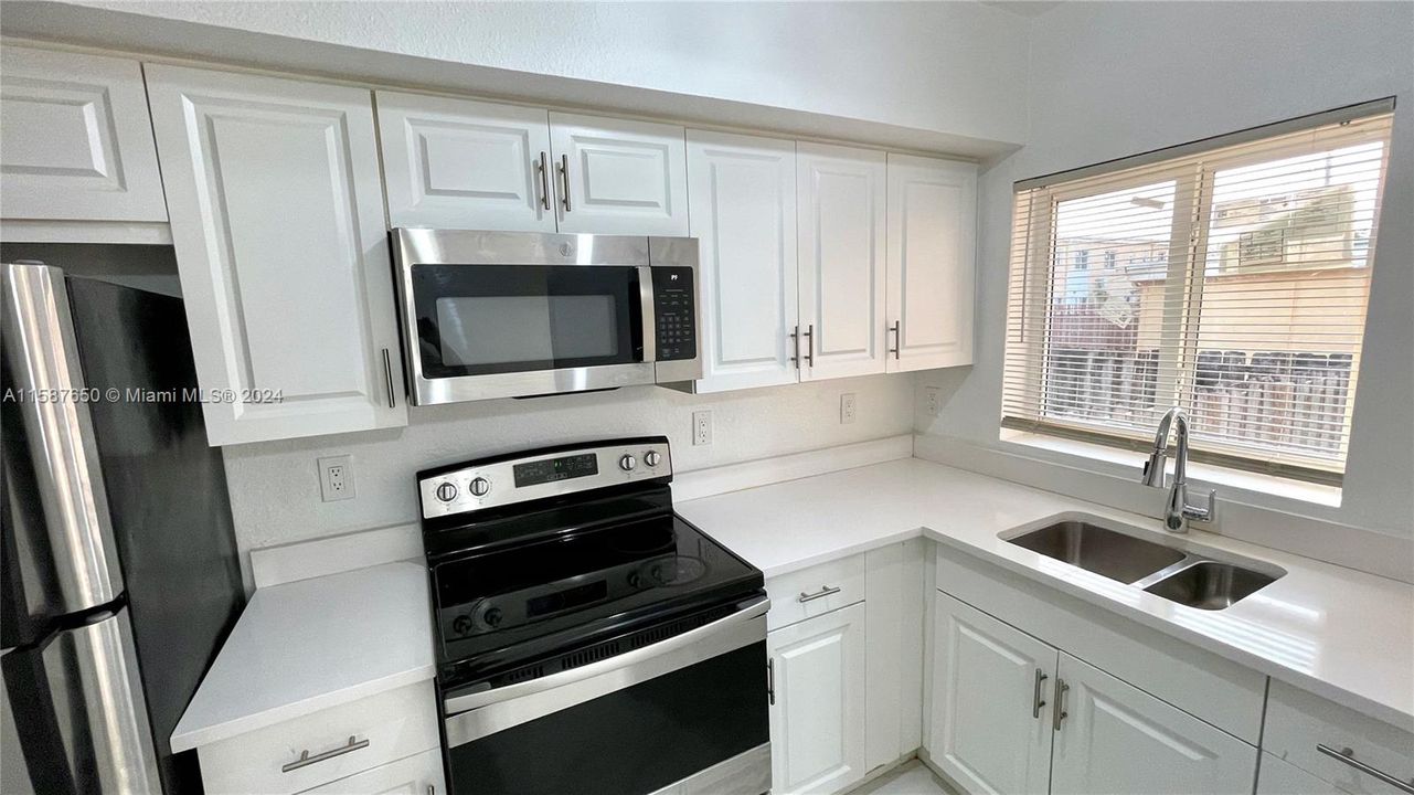 For Rent: $2,599 (3 beds, 2 baths, 1150 Square Feet)