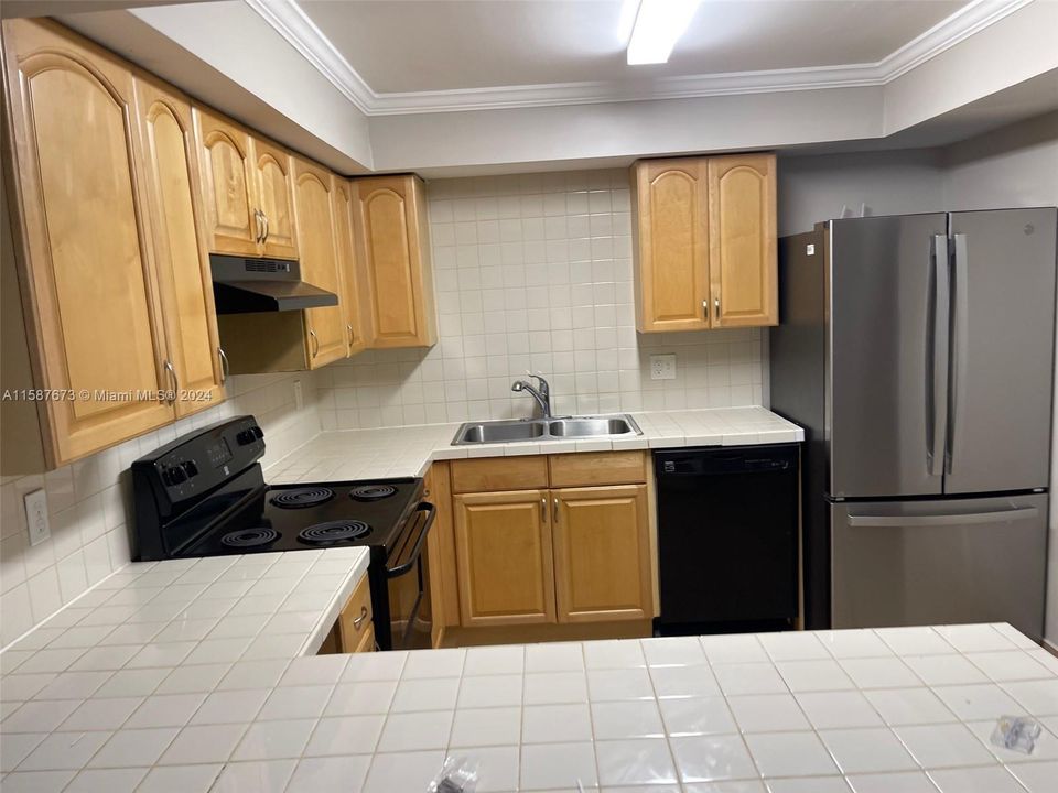 For Sale: $299,900 (3 beds, 2 baths, 1300 Square Feet)