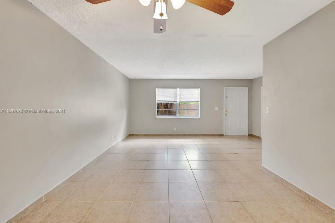 For Sale: $299,900 (3 beds, 2 baths, 1300 Square Feet)