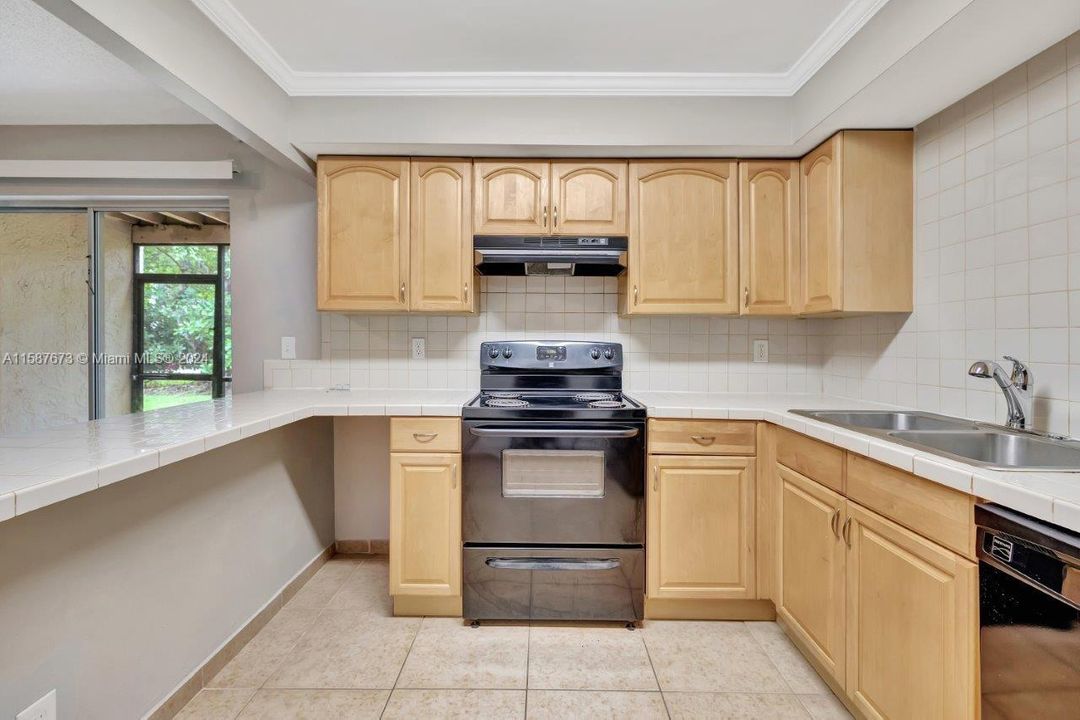 For Sale: $299,900 (3 beds, 2 baths, 1300 Square Feet)