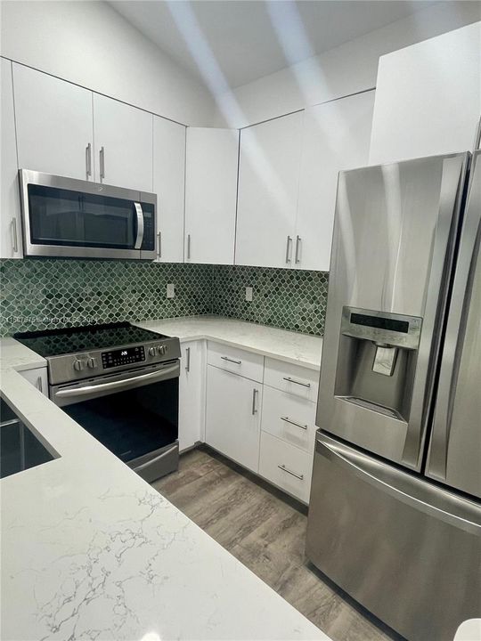 For Rent: $2,200 (2 beds, 2 baths, 958 Square Feet)