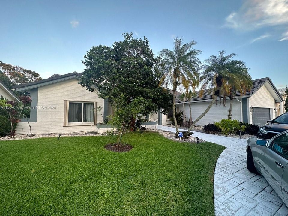 Recently Sold: $750,000 (4 beds, 2 baths, 3120 Square Feet)