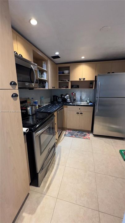 For Rent: $1,950 (1 beds, 1 baths, 790 Square Feet)