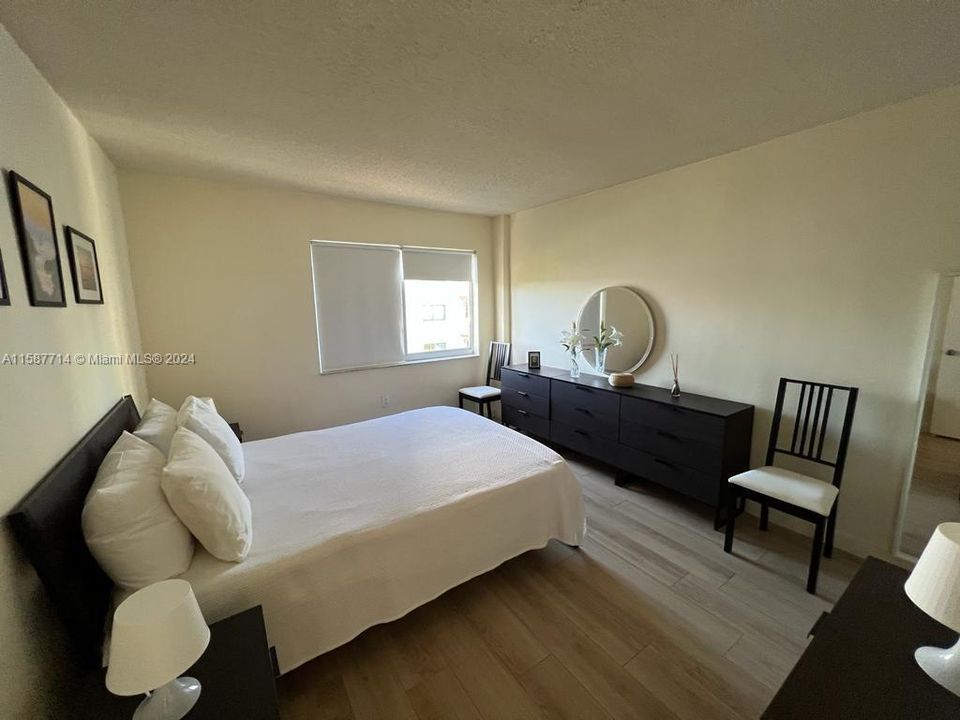 For Rent: $2,200 (1 beds, 1 baths, 671 Square Feet)