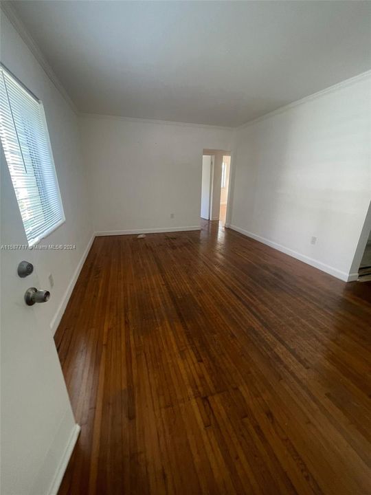 Active With Contract: $2,500 (2 beds, 1 baths, 3500 Square Feet)