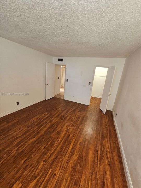 For Rent: $1,600 (1 beds, 1 baths, 720 Square Feet)