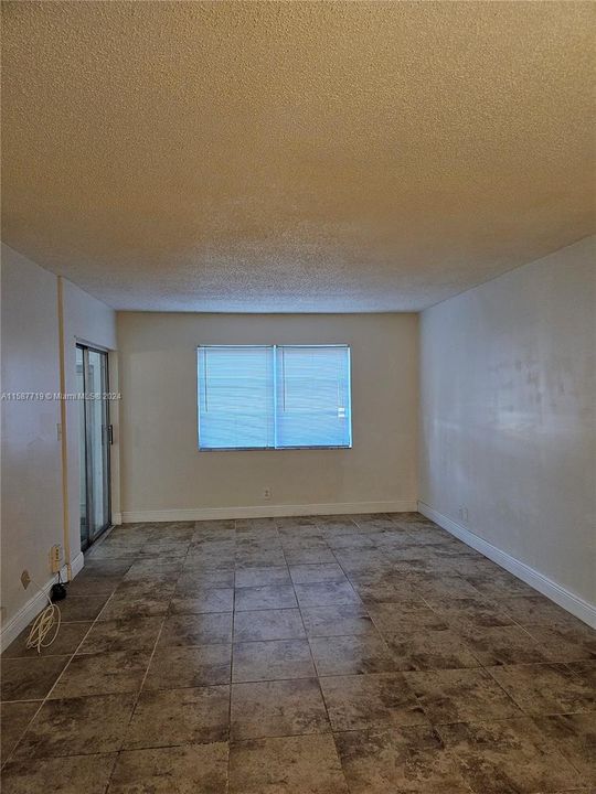 For Rent: $1,600 (1 beds, 1 baths, 720 Square Feet)