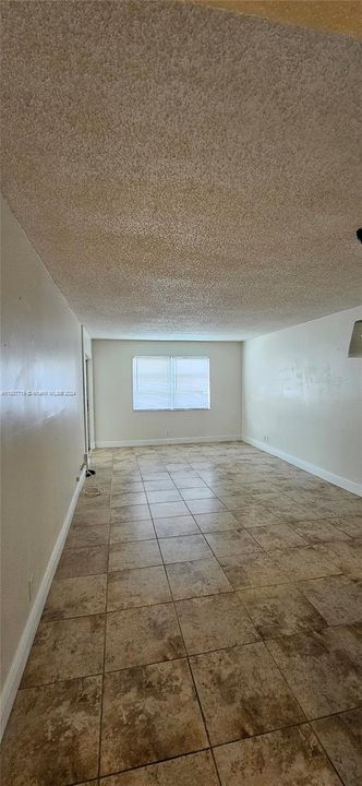 For Rent: $1,600 (1 beds, 1 baths, 720 Square Feet)