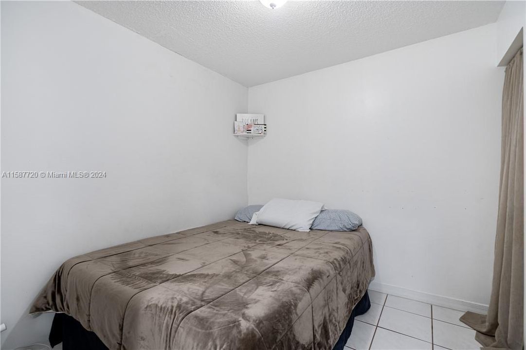 For Sale: $310,000 (4 beds, 2 baths, 1500 Square Feet)
