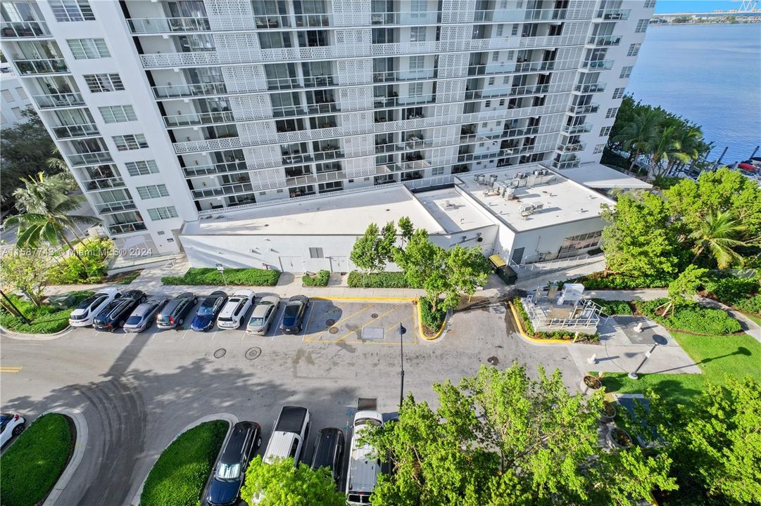 For Sale: $629,999 (1 beds, 1 baths, 969 Square Feet)