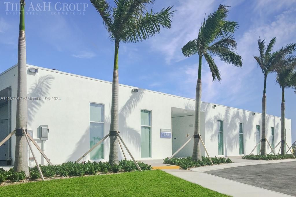 Active With Contract: $3,500 (3 beds, 3 baths, 1886 Square Feet)