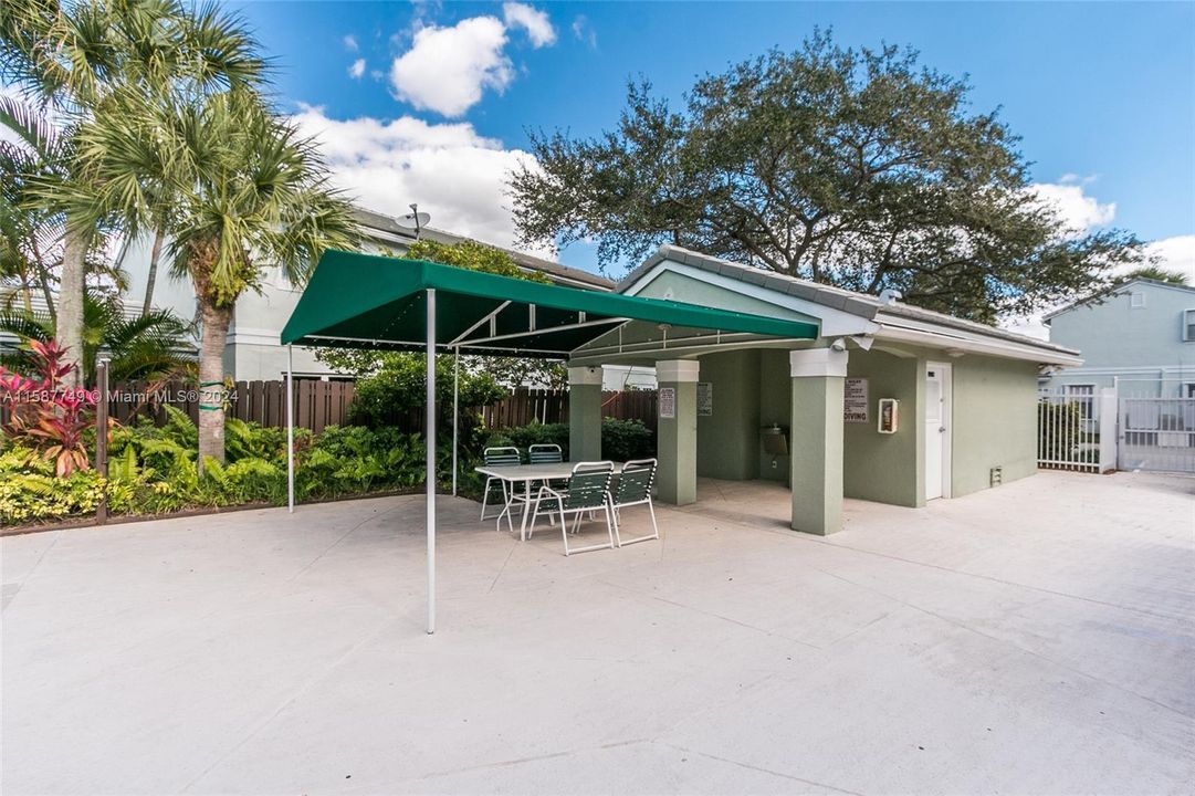 Active With Contract: $489,000 (3 beds, 2 baths, 1691 Square Feet)