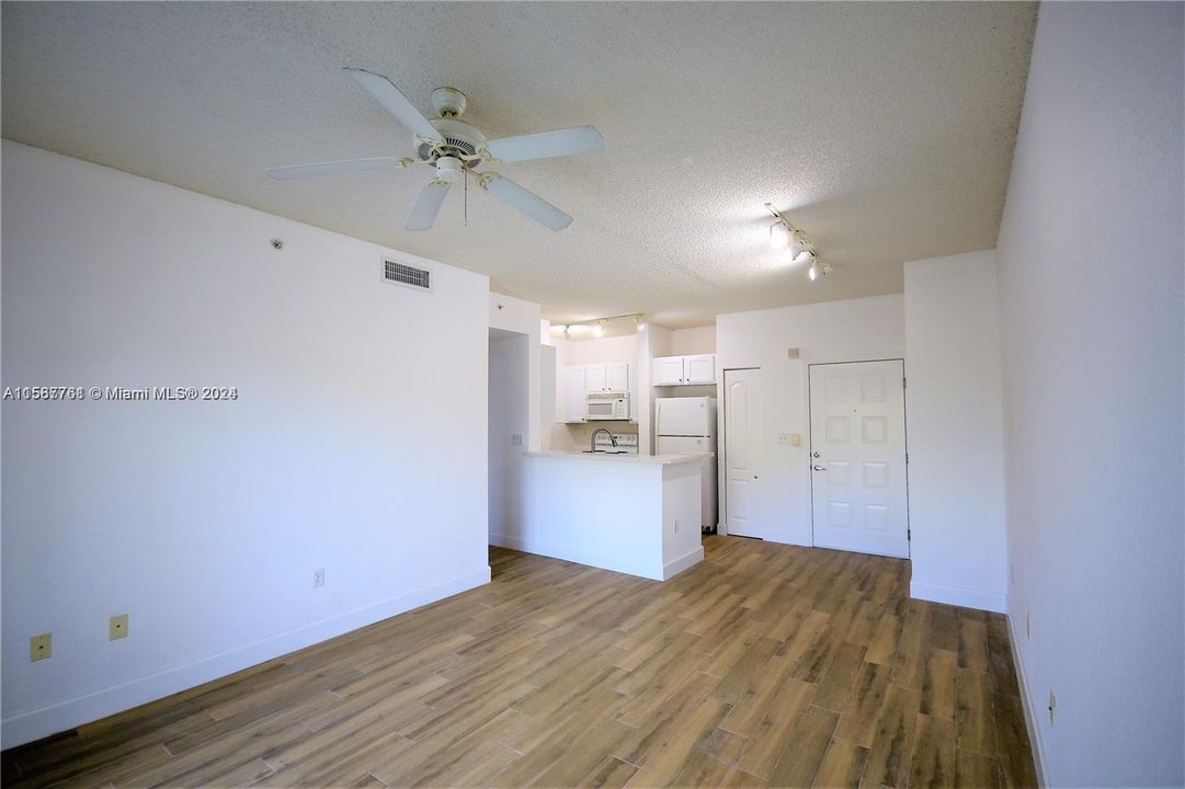 Recently Rented: $2,100 (1 beds, 1 baths, 652 Square Feet)